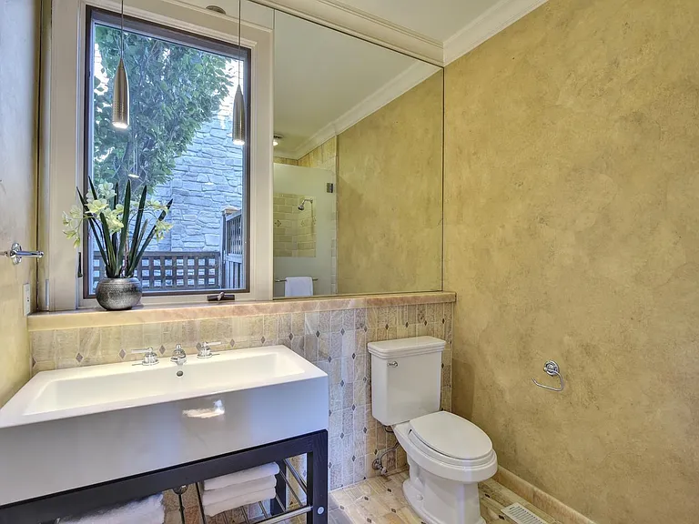 1190 Willow Glen Way — Photo 35