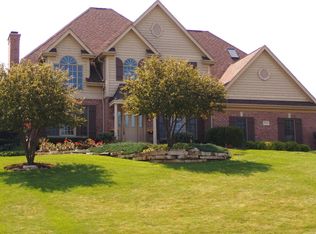 10 W Prairie Ct, Hawthorn Woods, IL 60047