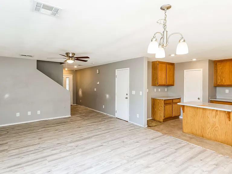 562 Swiss Cottage Ave — Photo 6