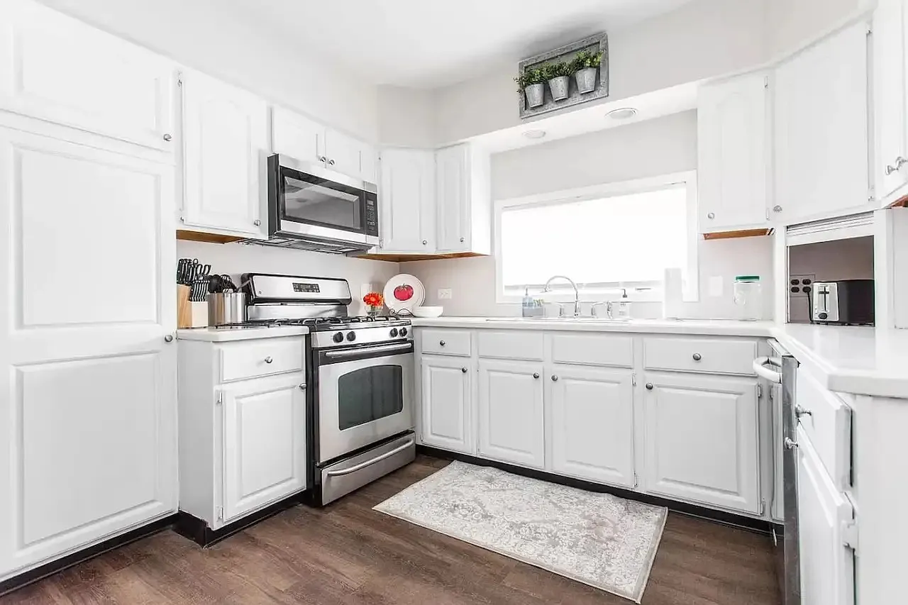 2 bed, 1200 sqft, $3,200 — Photo 3