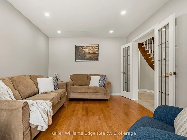 6760 Dillingwood Dr — Photo 4