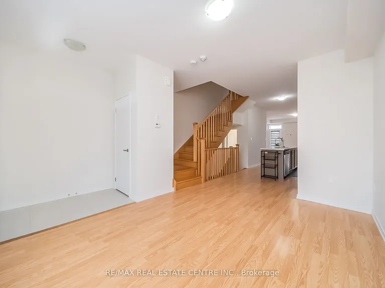 30 Lambert Ln — Photo 7