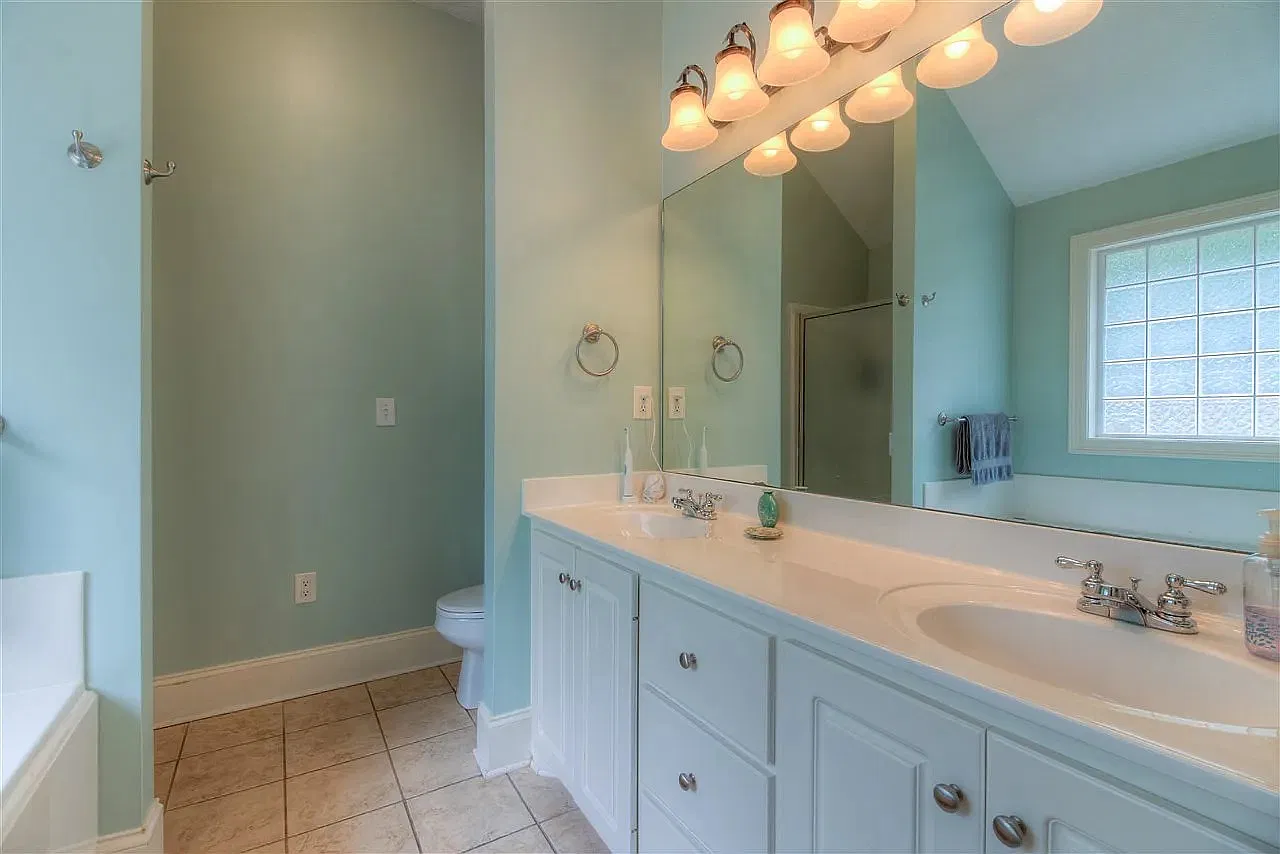 3 bed, 1625 sqft, $2,300 — Photo 3
