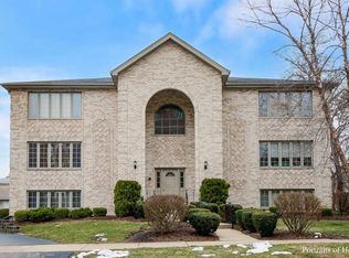 32 E Hattendorf Ave APT 2A, Roselle, IL 60172