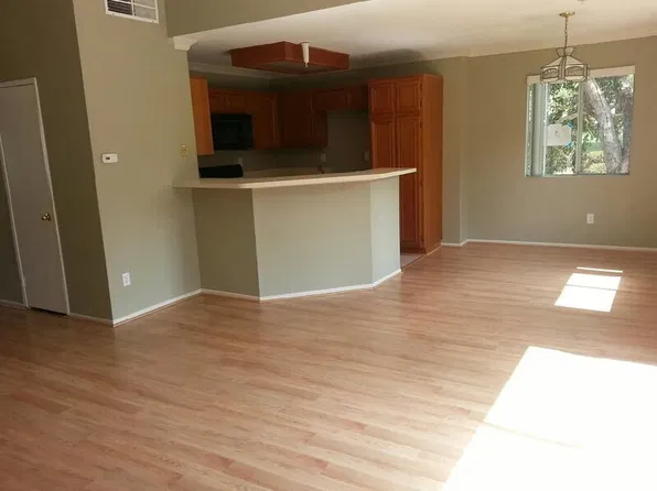 2572 Avenida Del Vis APT 201, Corona, CA 92882