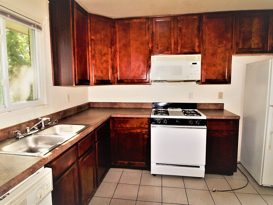 2nd image of 2738 Gresham Rd
