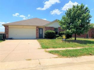 104 Maned Dr, Sanger, TX 76266