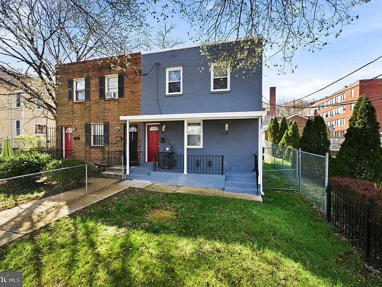 4029 Grant St NE — Photo 3