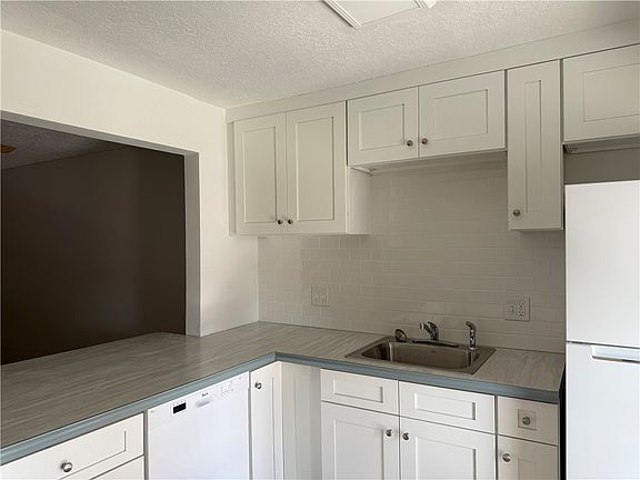 5th image of 1555 14th Ave APT 110