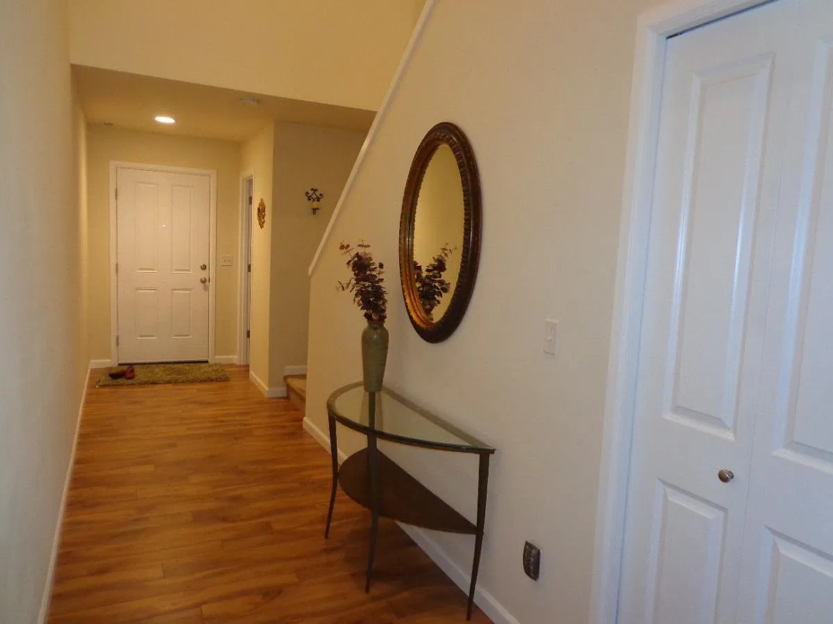 3 bed, 2.5 bath, 1591 sqft, $3,350 — Photo 2