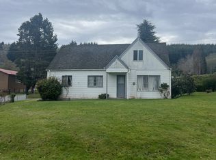2910 Longwood Dr, Reedsport, OR 97467