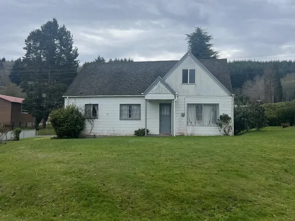 2910 Longwood Dr, Reedsport, OR 97467