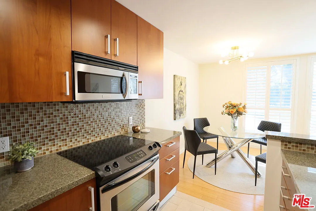2 bed, 2.0 bath, 1230 sqft, $3,600 — Photo 4