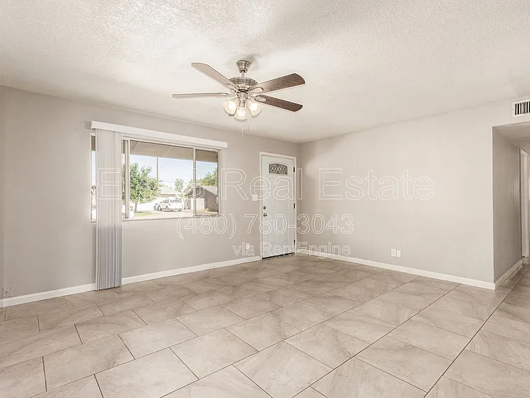1708 N Daffodil St — Photo 3