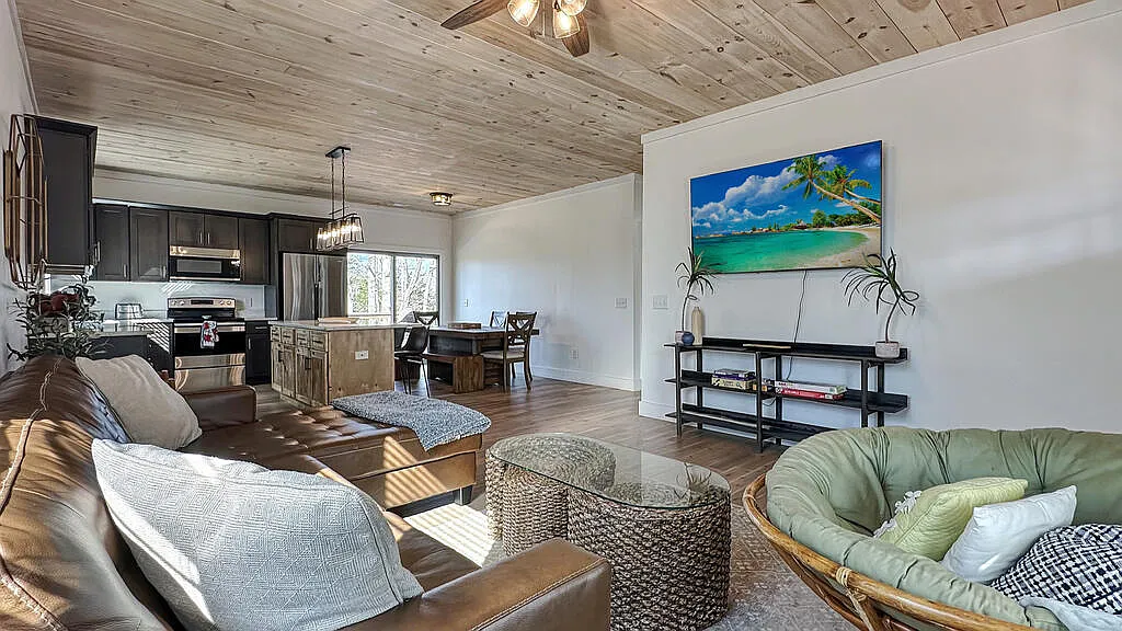 4 bed, $2,500 — Photo 4