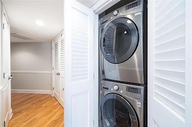 1331 Grand St #307 — Photo 10