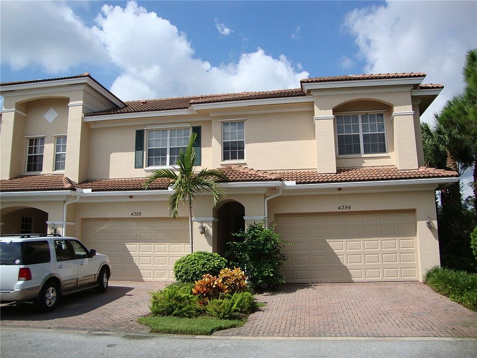 This unit is in the back of Whitemarsh on a beautiful preserve and close to the walking path to the river. Quiet.