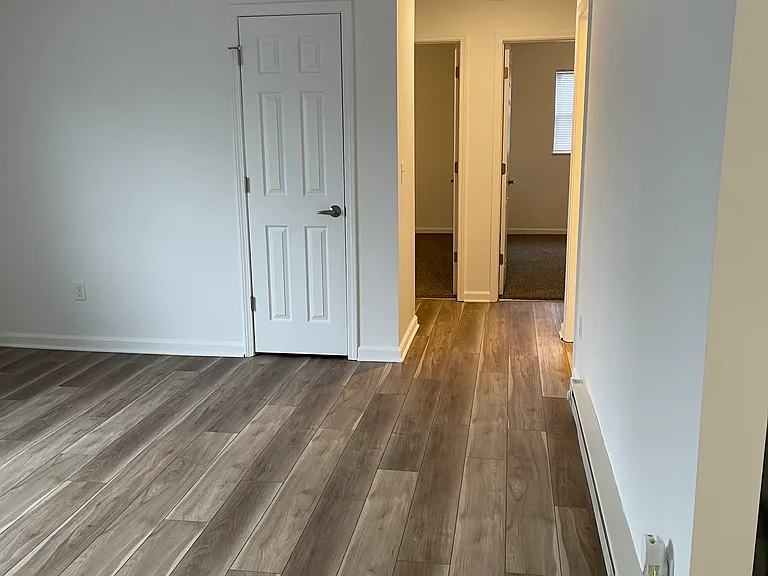 1020 E Main St #6 — Photo 6