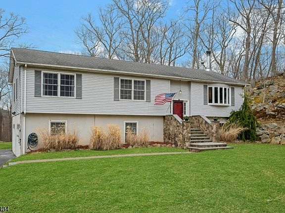 2nd image of 4 Andover Mohawk Rd
