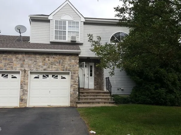 1 Skylark Ct, Marlboro, NJ 07746