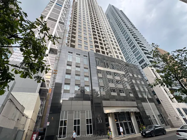 35 Balmuto St #501, Toronto, ON M4Y 0A3