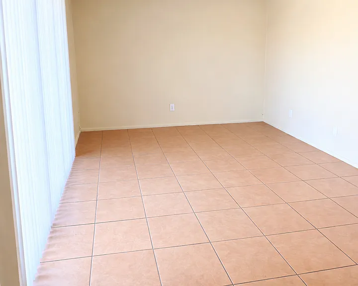 1081 S Avenue A — Photo 5
