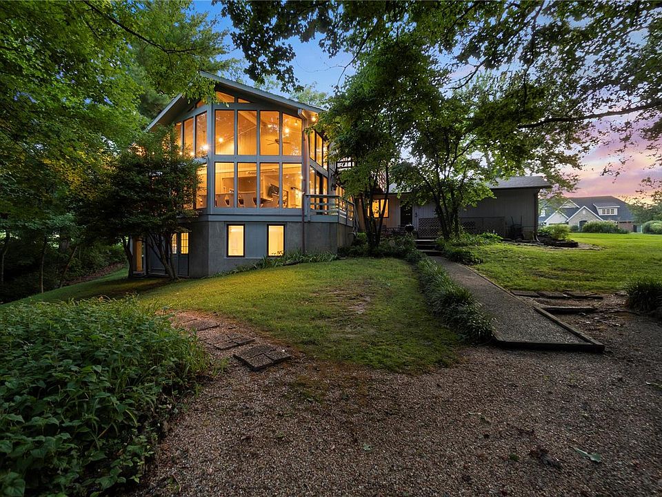 1st image of 24 Schonhoff Ln