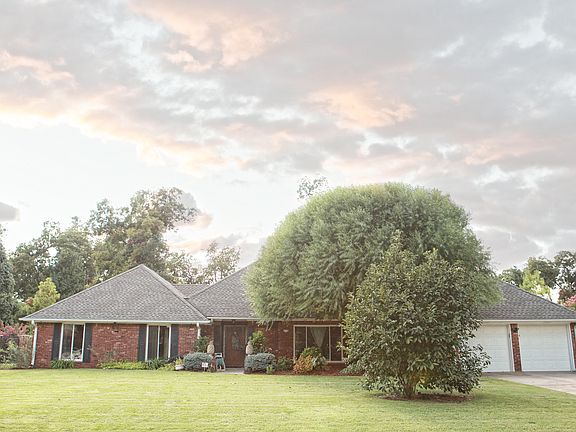 This photo was taken in the early evening. Beautiful sky!