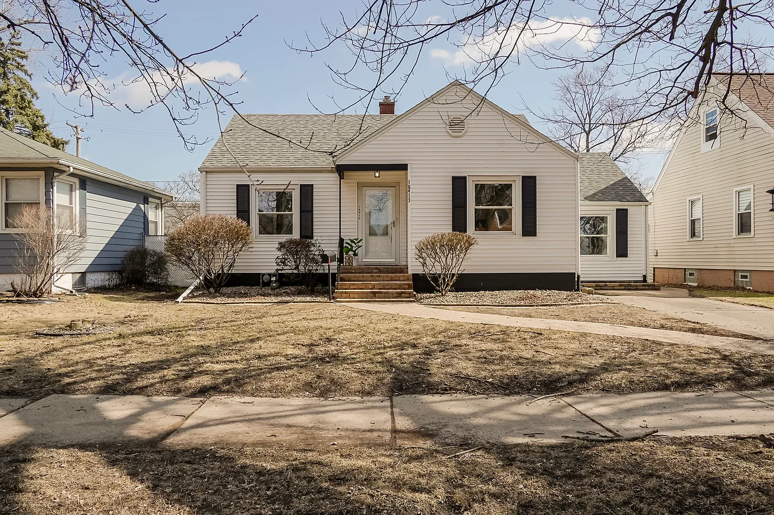 18413 Burnham Ave photo 1