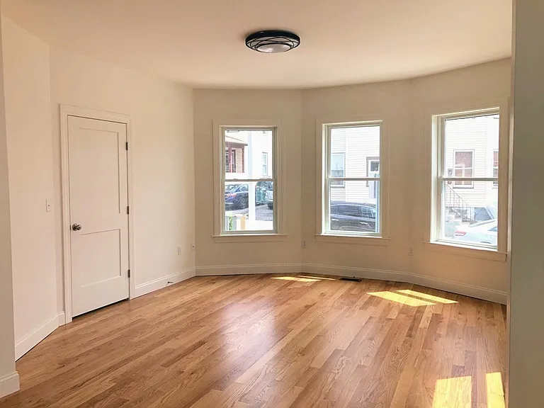 Living area (off kitchen)