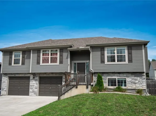 212 NE Greystone Way, Grain Valley, MO 64029