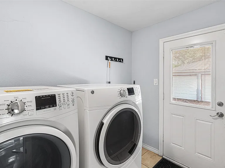 6002 McKnight St — Photo 11