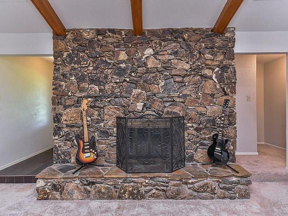 3rd image of 134 Wood Dale Dr