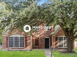 2716 Hemingway Dr, Grand Prairie, TX 75052