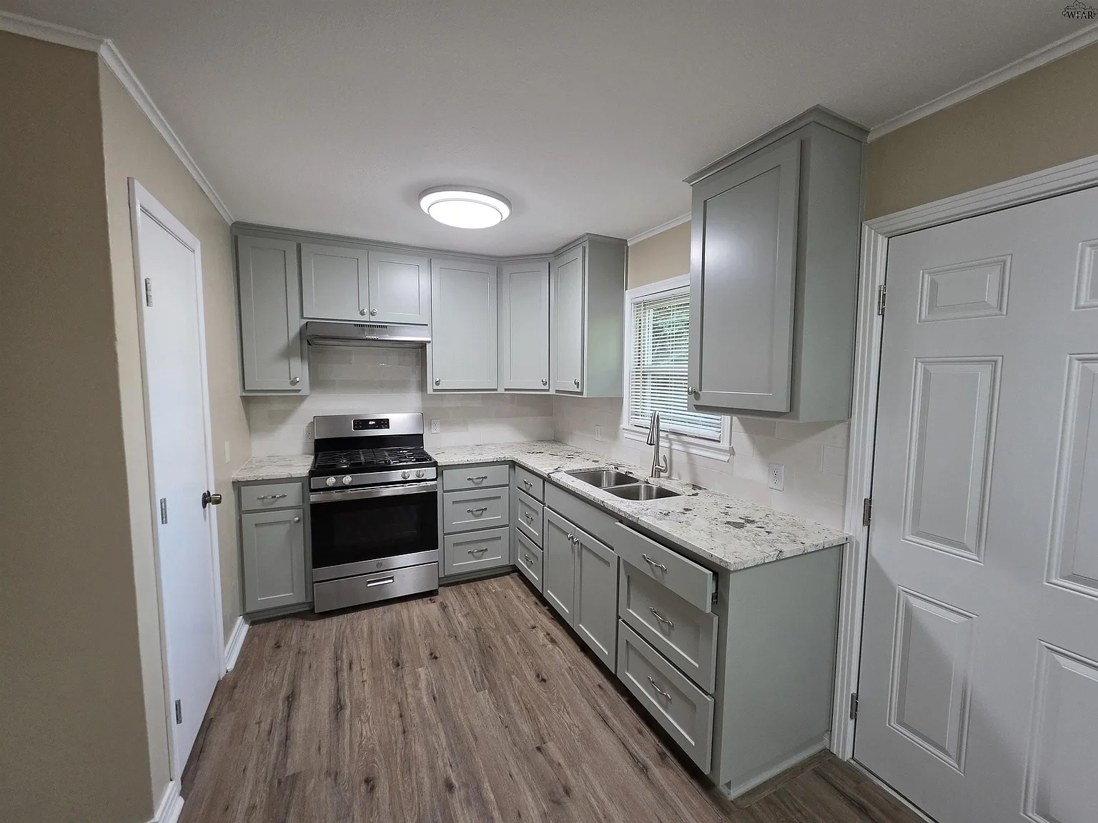 2 bed, 1.0 bath, 1200 sqft, $1,300 — Photo 3