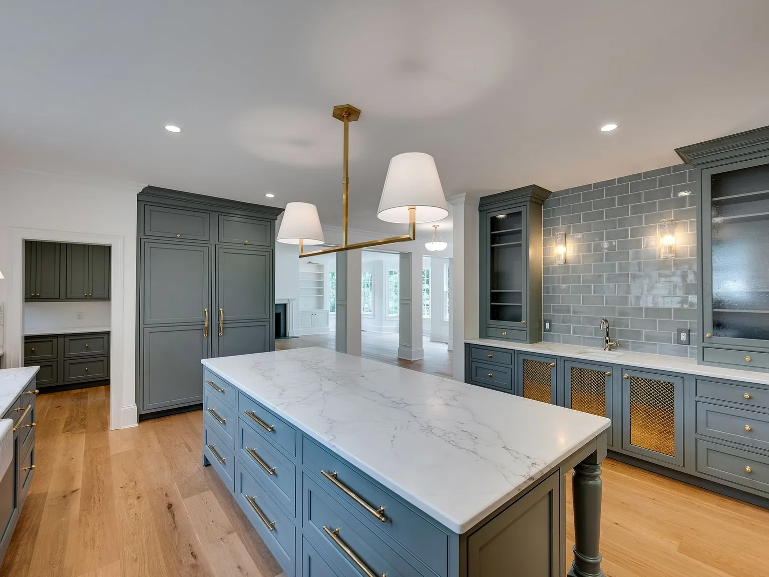 5 bed, 5.5 bath, 5564 sqft, $17,500 — Photo 3