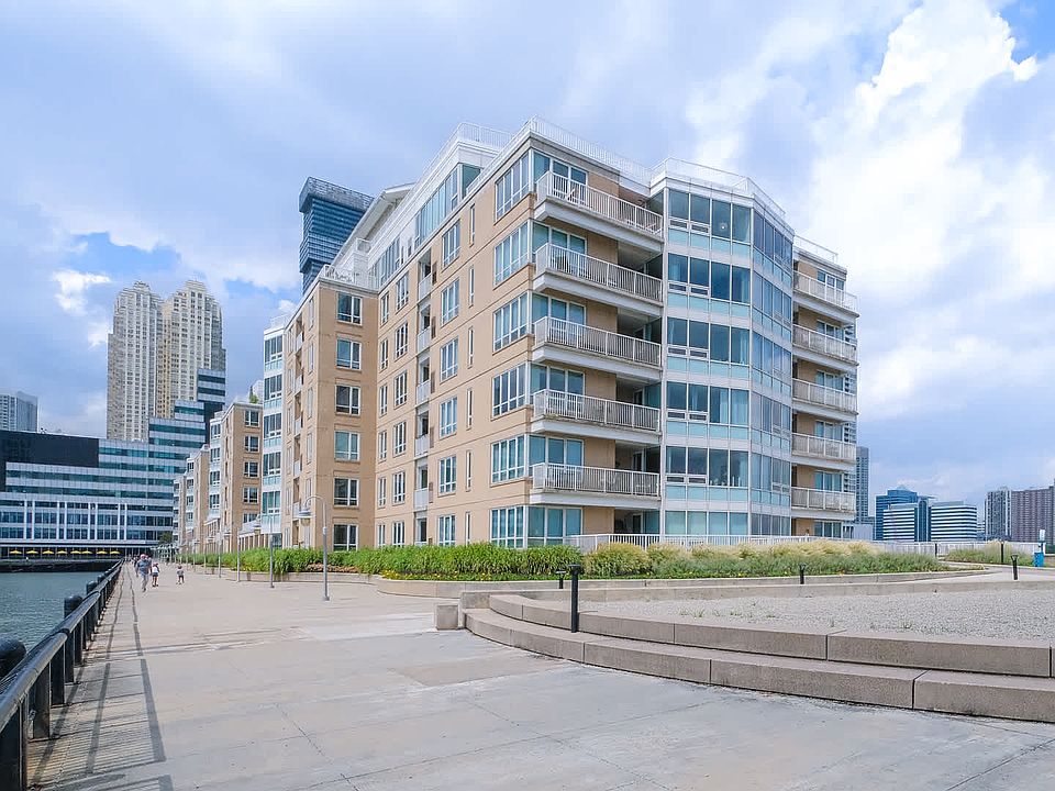 Waterfront Promenade Just Steps Away