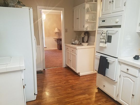 2nd image of 410 Bellehurst Dr