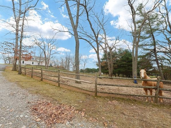 45 Joshua Rd, Wrentham, MA 02093