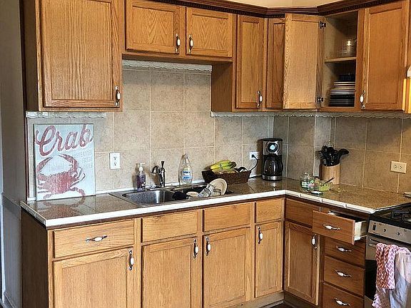 4th image of 2053 W Erie St #2