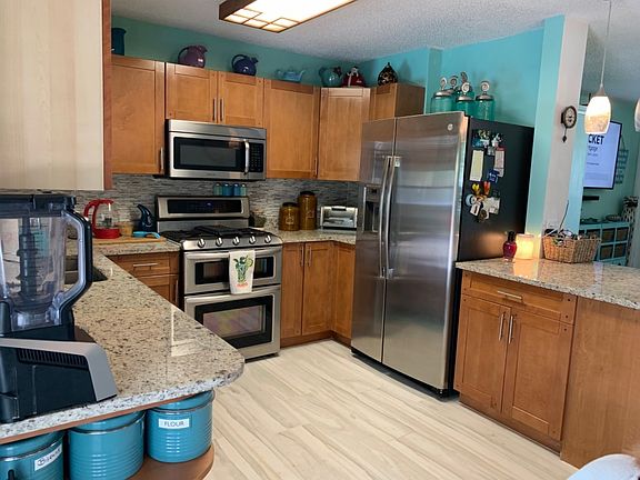 3rd image of 327 NE Solida Cir