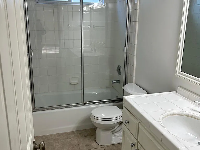 1023 Ocean Park Blvd #5 — Photo 5