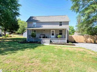 8 Smith St, Pelzer, SC 29669