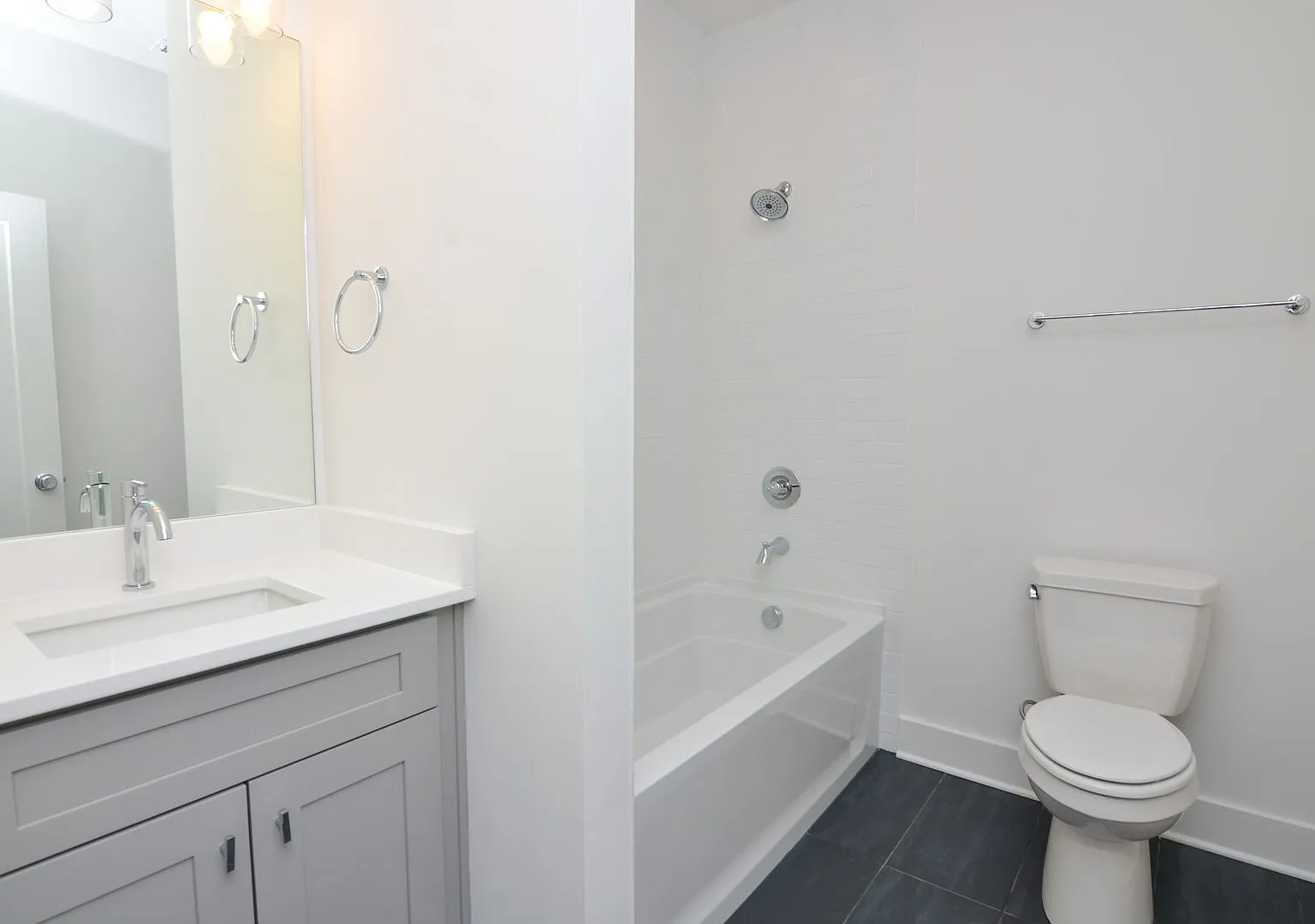 550 Markham St — Photo 4