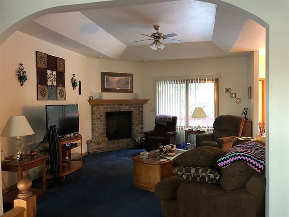 Livingroom with fireplace