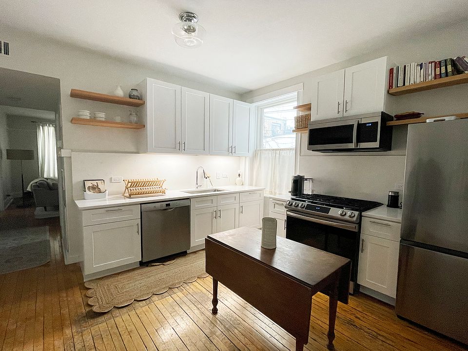 1st image of 1030 N Winchester Ave #1R