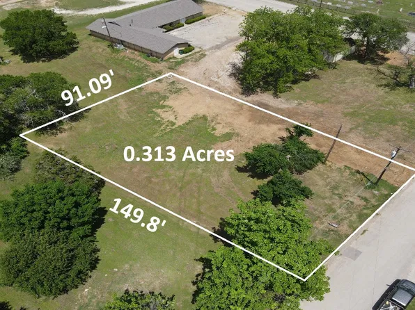 1617 Belcher St, Gainesville, TX 76240