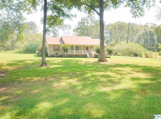 828 Springdale Rd SW, Hartselle, AL 35640
