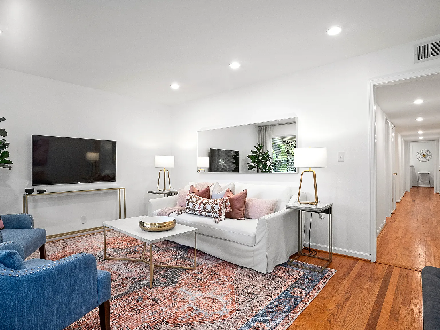 2 bed, 1000 sqft, $2,300 — Photo 2