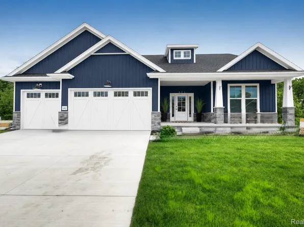 598 Round Rock Dr, Howell, MI 48843